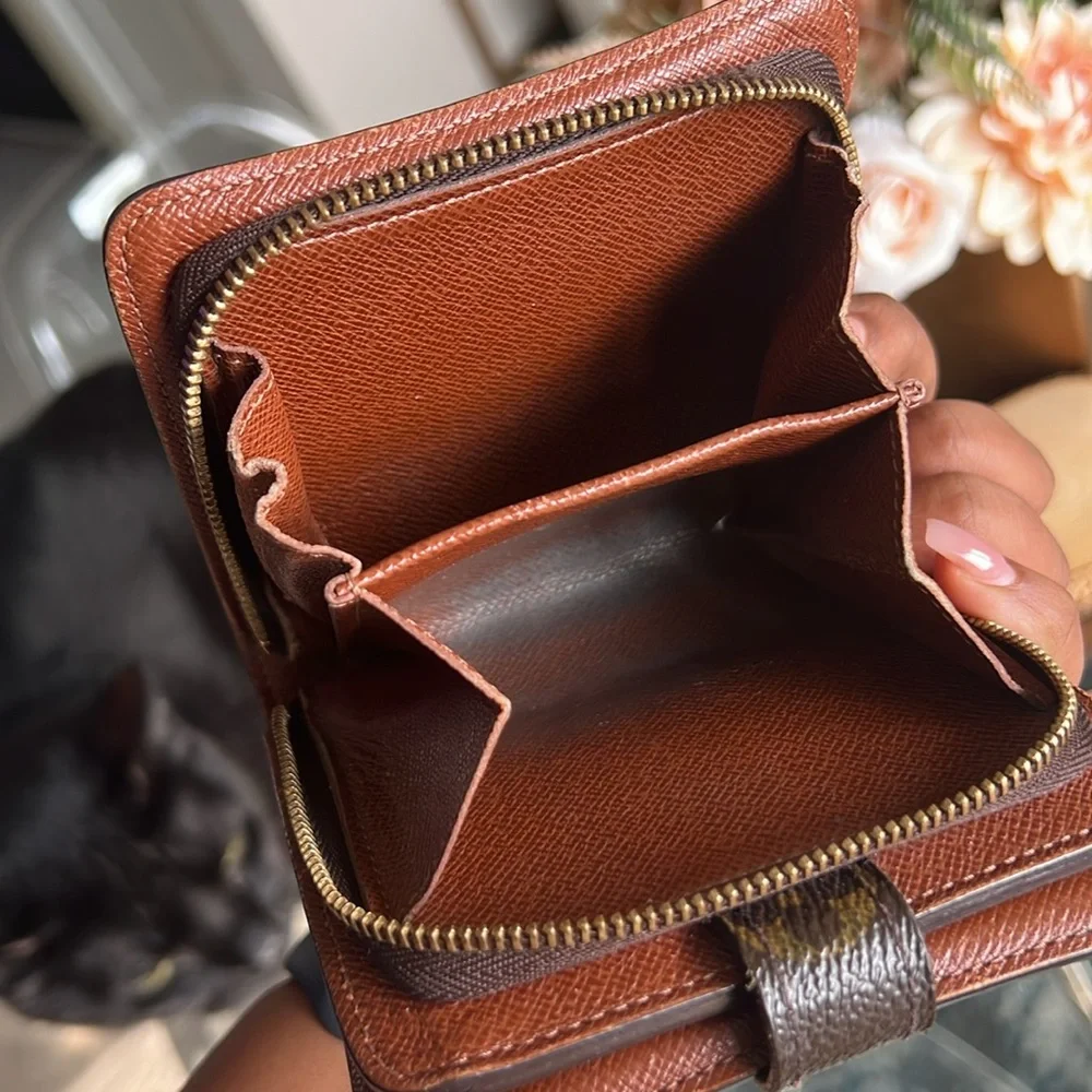 Authentic Louis Vuitton wallet brown monogram pre loved